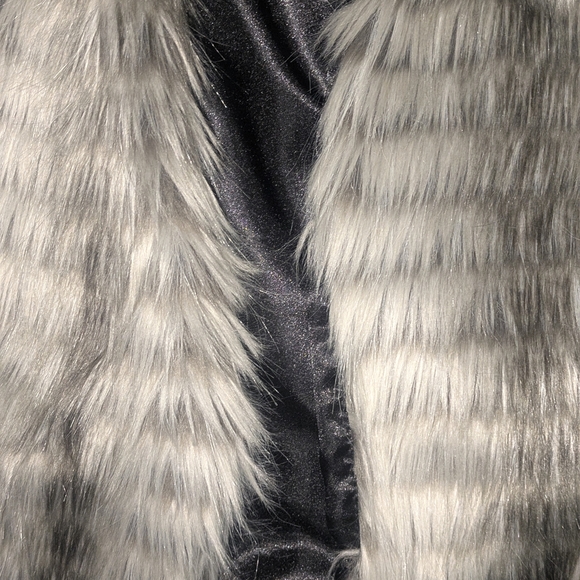 Kristen Blake Silver Faux Fur Jacket - Picture 4 of 9